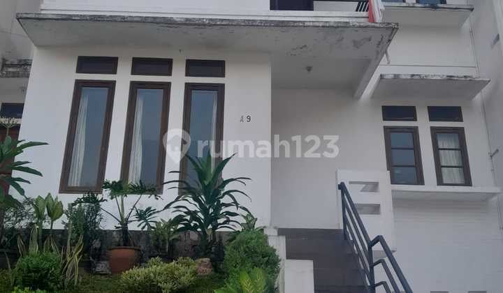 Rumah 2 Lantai Siap Huni Lingkungan Nyaman Dan.tenang Tidak Brisik Di.cinere
