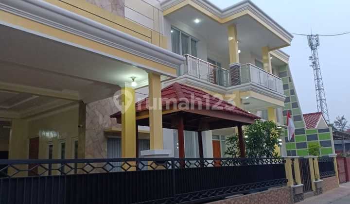 Rumah 2 Lantai Siap Huni Area Strategis Lingkungan Nyaman di Bekasi