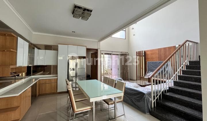 Rumah 2, Lantai Bagus Siap Huni Mekar Wangi