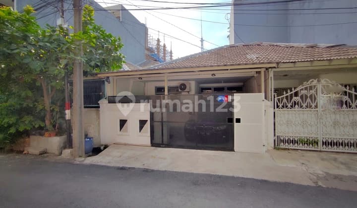 Rumah 1,5 lantai terawat siap huni di muara karang dekat Superindo