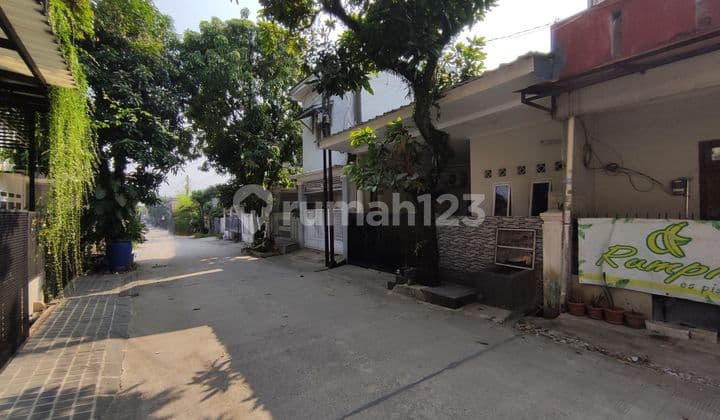 Taman Pagelaran Rumah 1,5 Lantai Kondisi Bagus