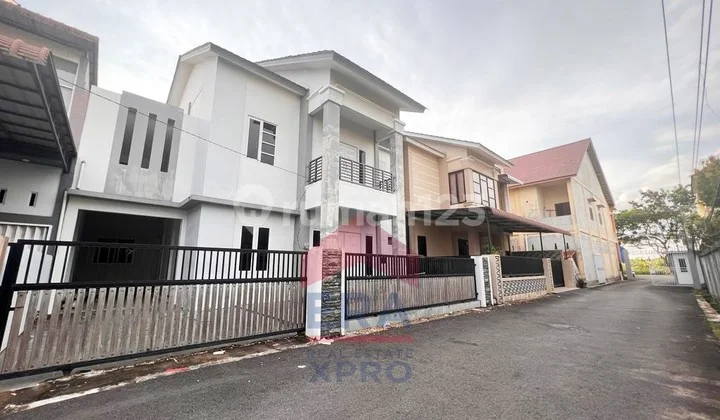 Rumah 2 Lantai Komplek Heritage, Pontianak