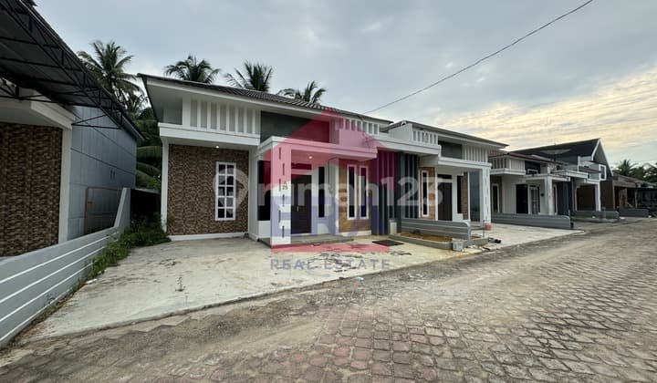 Rumah One Gate System Golden Hawaii Lokasi Singkawang