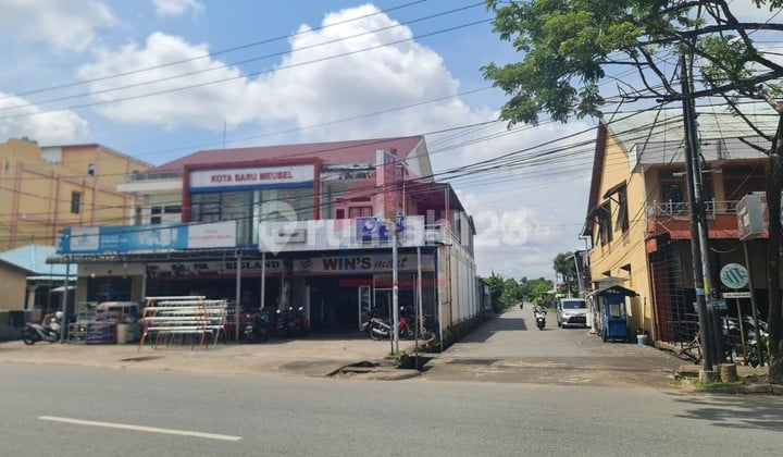 Roadside Shop at Prof M Yamin Street, Pontianak