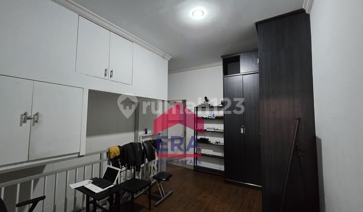 Rumah Tengah Kota Jalan Hijas, Pontianak Selatan