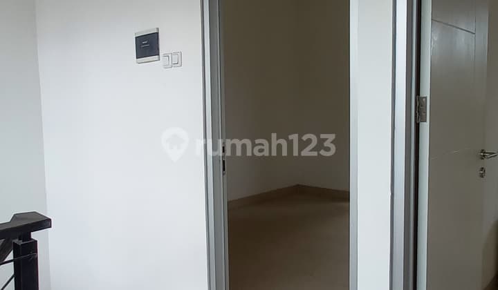 Rumah 2 Lantai Unfurnished di Citra Raya, Tangerang