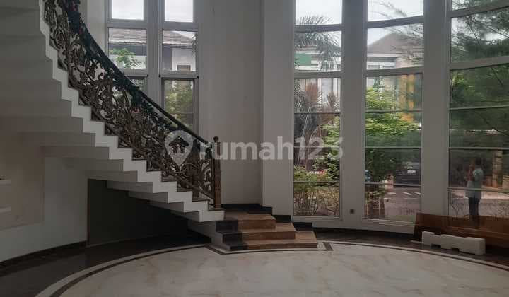 Dijual/Disewakan Rumah Mewah 2 Lantai Dekat dengan Segala Akses