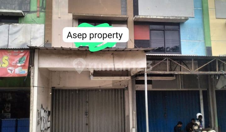 Ruko 2 Lantai Lokasi Strategis di Pinggir Jalan