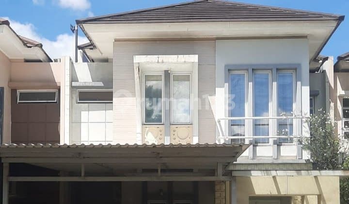 Rumah dengan Desain Mewah 2 Lantai