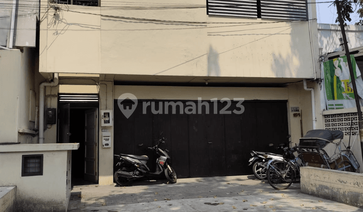 Ruko 2 Lantai Tengah Kota Siap Pakai Dekat Sma Kolese Loyola #10101