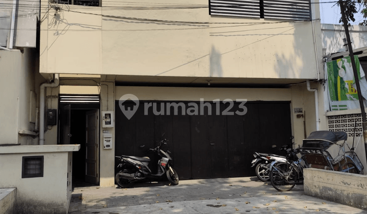 Ruko 2 Lantai Tengah Kota Siap Pakai Dekat Sma Kolese Loyola #10101