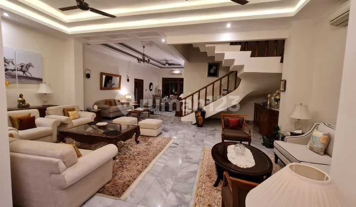 Rumah Sangat Bagus Terawat di Cilandak Jakarta Selatan Nego Cepat