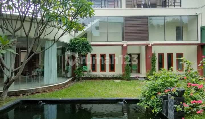 Rumah Bagus Halaman Luas di Gandaria Jakarta Selatan