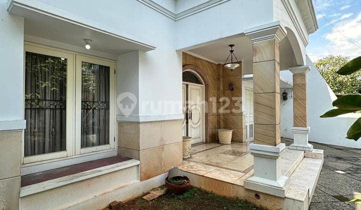 Rumah Dalam Komplek Elit Lokasi Strategis di Lebak Bulus