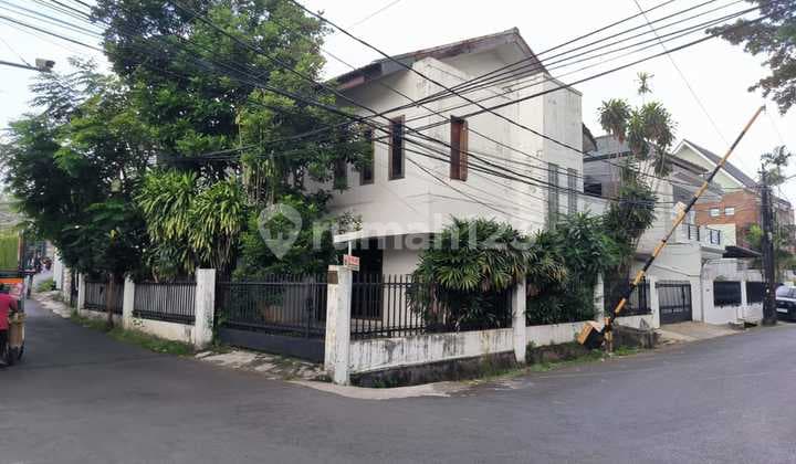 Rumah Lama Lokasi Bagus di Area Cilandak Jakarta Selatan Lokasi Tenang dan Strategis