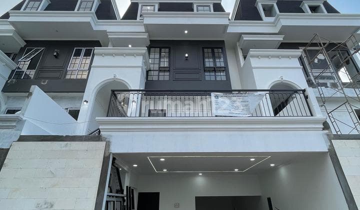 Rumah Mewah Brand New Modern Classic di Pejaten Jati Padang