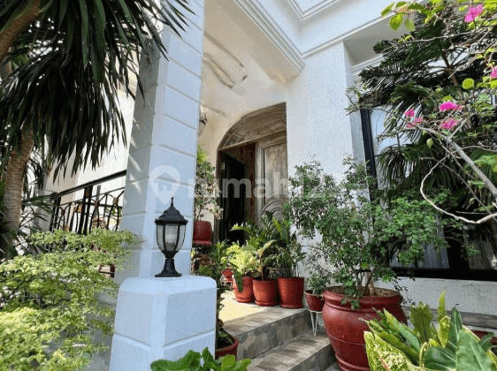 Rumah di Kawasan Elit Pondok Indah Design Bagus Jarang Ada