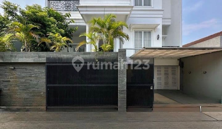 House in a Super Strategic Location in Kebayoran Baru with Modern Classic Design