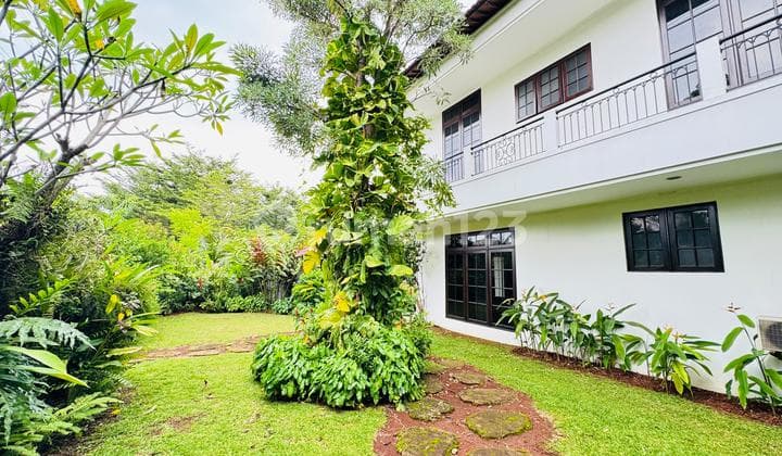 Rumah Hoek Siap Huni Halaman Luas di Puri Cinere Jarang Ada