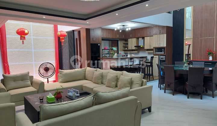 Green Garden Front Park