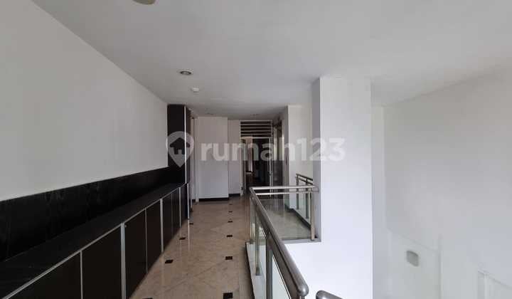 Gedung 3lantai area Thamrin Jakarta Pusat siap huni ada rooftop