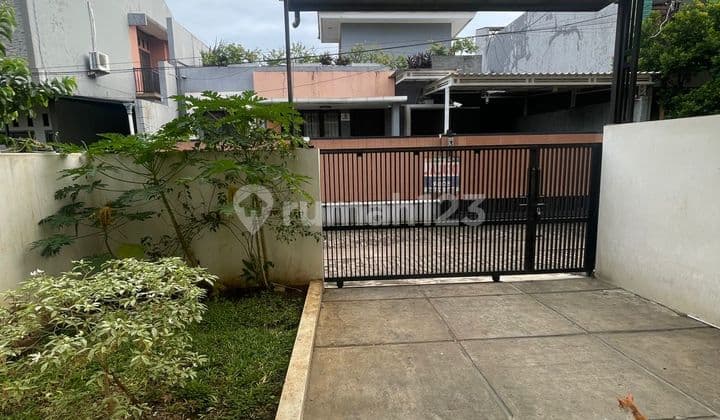 Rumah di Jati Cempaka Dekat LRT dan Pintu Tol Siap Huni,Shm