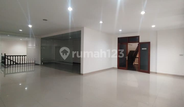 Rumah komersil area Menteng prime area SHGB , harga menarik