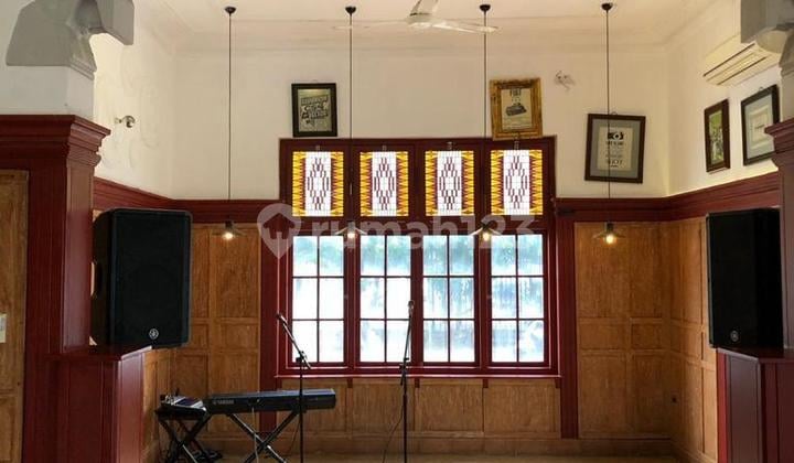 Rental house in the Menteng area can be used as a business place or office.