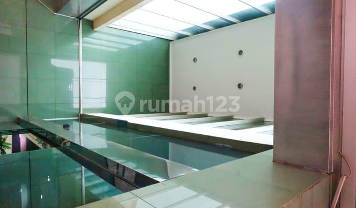 Gedung siap pakai lokasi strategis tidak kena Gage , 5 lantai