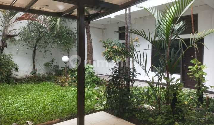 Rumah sewa unfurnished 2lantai siap huni area ring 1 Menteng, shm