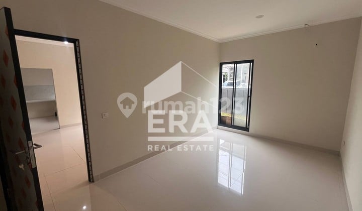 Ready-to-Occupy House in Sector 9, South Tangerang