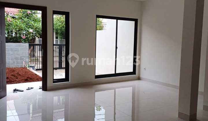Rumah 2 Lantai Dekat Stasiun Kereta Api Bintaro Sektor 9 Nego