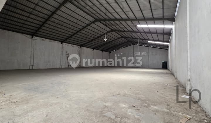 Gudang Bersama Konstruksi Baja , Bersih, Siap Pakai di Nanjung Kutawaringinbisa untuk Produksi