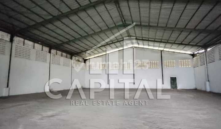 Steel Construction Warehouse, Clean, Ready for Use in Nanjung Kutawaringin