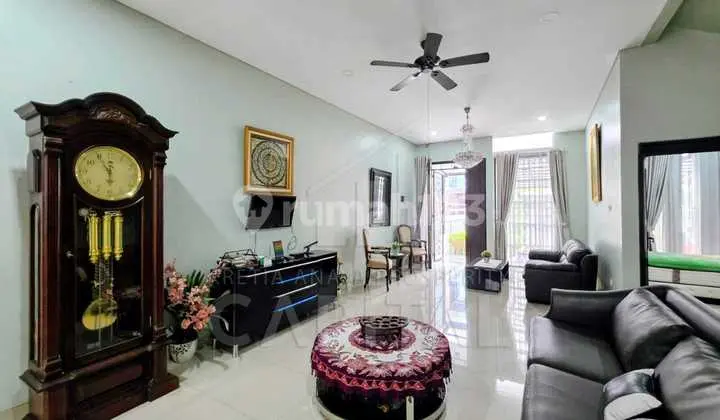 Beautiful Ready-to-Occupy House in a Strategic Area, One Gate Cluster Sariasih Sarijadi
