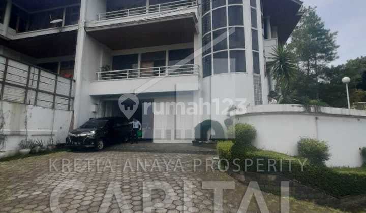 Rumah Hook Nan Luas Siap Huni di Cipaku Indah Bandung