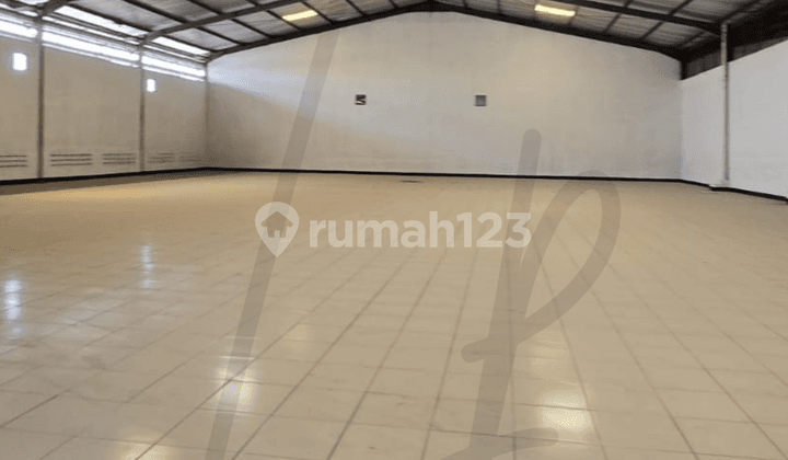 Gudang Konstruksi Baja Strategis, Atap Tinggi, Bersih Siap Pakai, di Leuwi Gajah Dekat Pintu Tol Boros*