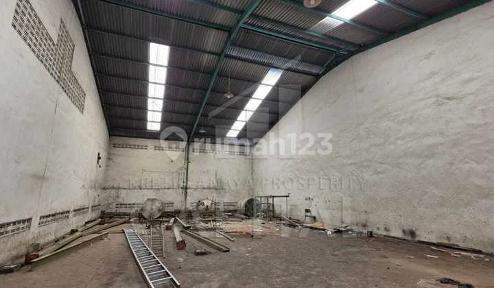 Gudang Siap Pakai di Cibaligo