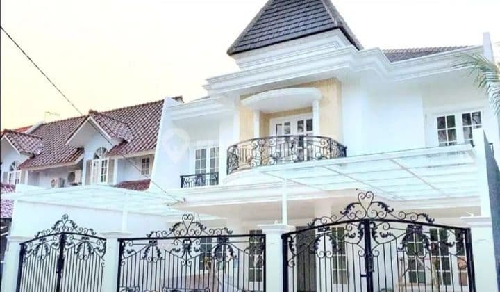 RUMAH MEWAH CLASIC AMERIKA SIAP HUNI DALAM KOMPLEK DI LEBAK BULUS JAKARTA SELATAN