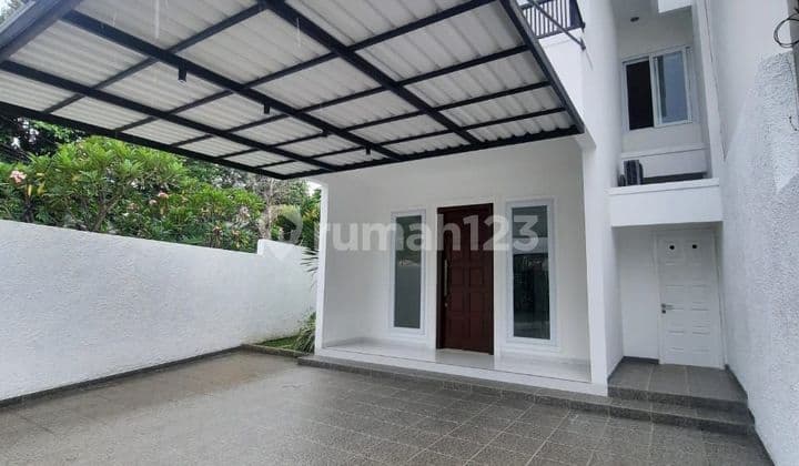 RUMAH SIAP HUNI BANGUNAN BARU MINIMALIST CANTIK DALAM KOMPLEK BESAR DI LEBAK BULUS JAKARTA SELATAN