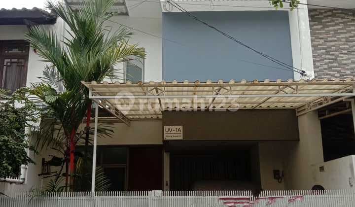 Rumah Sangat Asri dan Terawat Dalam Komplek di Pondok Indah Jakarta Selatan