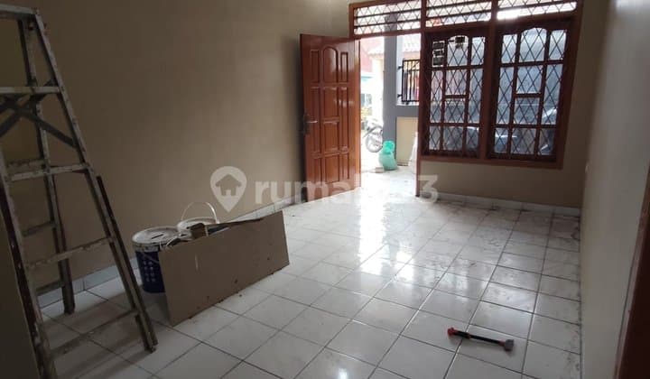 Rent a 2-Bedroom House in Poris Indah with Car Garage, Newly Renovated Building