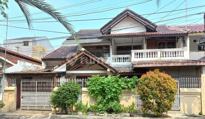 Rumah 5 Kamar Depan Masjid Di Kampung Ambon
