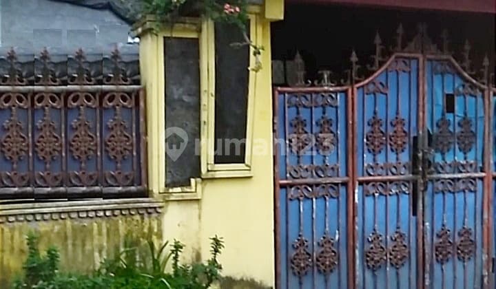 Old House with 7 Rooms in Utan Kayu, South Jakarta