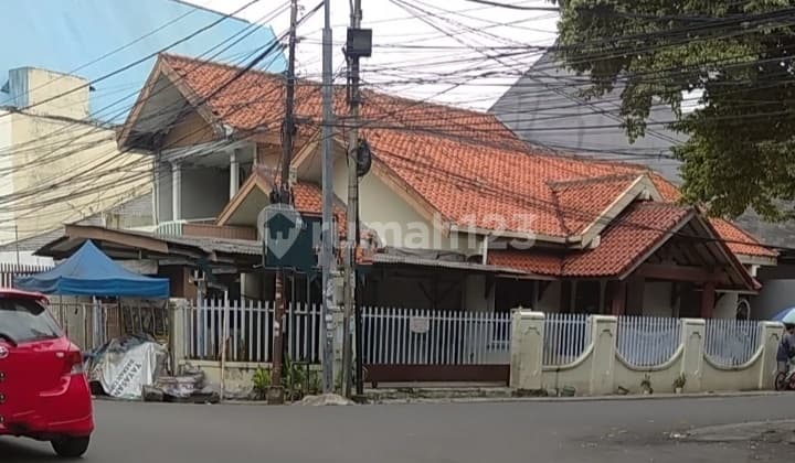 Murah ! Rumah Hook Bisa Untuk Kantor Atau Ruko Di Kampung Ambon