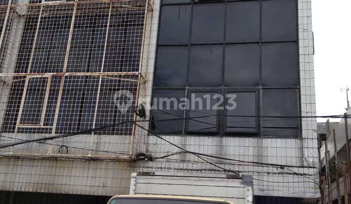 Price Drop! Shop House Facing Main Road in Ancol