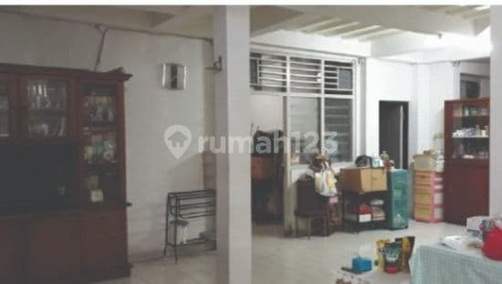Rumah tua dekat kampus UNJ di Rawamangun Jakarta Timur