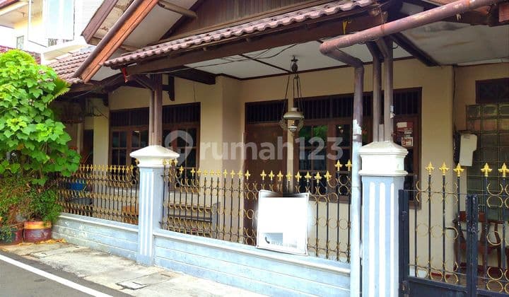 Dijual rumah tua dekat pasar di Rawasari Jakarta pusat