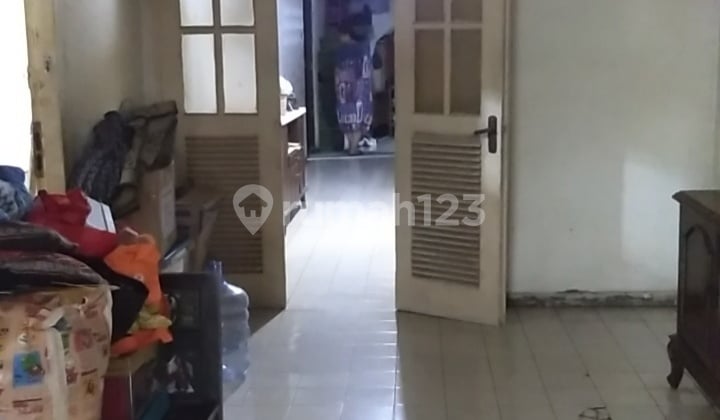 Rumah Tua Tembus 2 Jalan Cocok Untuk Rumah Kost Di Kampung Ambon