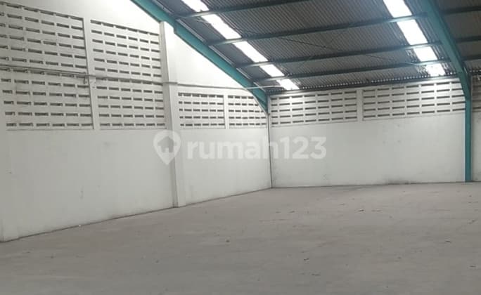 Disewakan Gudang 2 Lantai dengan Office di Pulo Gadung